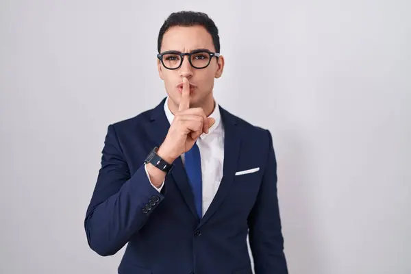 Young Hispanic Man Wearing Suit Tie Asking Quiet Finger Lips — Stock Photo, Image