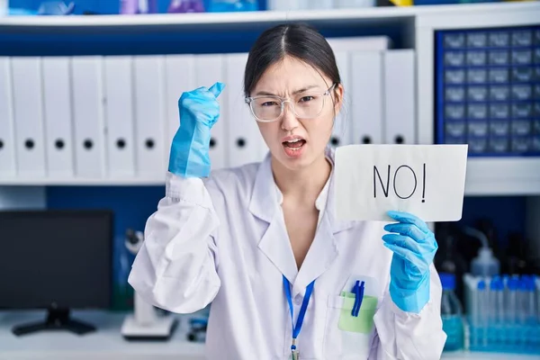 Chinese Young Woman Working Scientist Laboratory Holding Banner Annoyed Frustrated — Stock Photo, Image