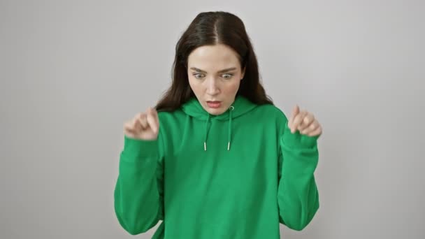 Niesamowita Młoda Kobieta Bluzie Zszokowanym Wyrazem Twarzy Zaskoczeniem Wskazując Niesamowitą — Wideo stockowe