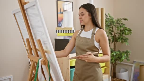 Smiling Young Hispanic Woman Artist Finishing Beautiful Painting Confidently Taking — Stok Video