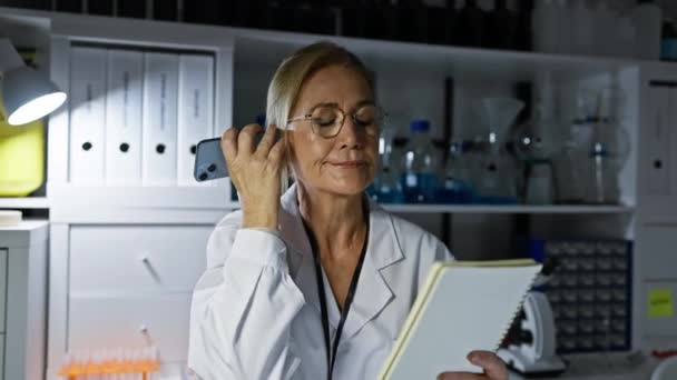 Mature Woman Scientist Examining Notes Laboratory Setting Evoking Concentration Expertise — Stock Video