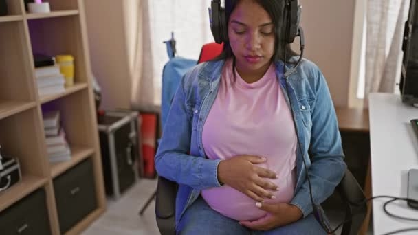 Young Pregnant Streamer Sitting Serious Her Gaming Room Touching Her — Stock Video