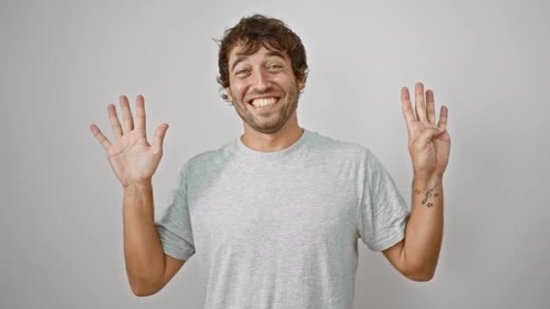Fröhlicher Junger Mann Lässigen Shirt Selbstbewusst Die Nummer Neun Mit — Stockvideo