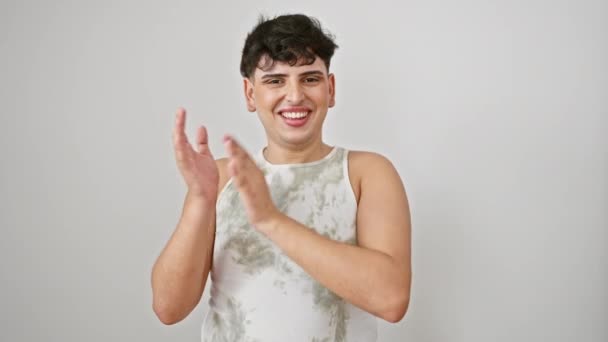 Fröhlicher Junger Mann Schwul Und Stolz Ärmellosem Shirt Fröhlich Applaudierend — Stockvideo