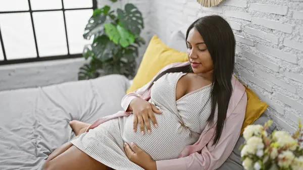 Radiant Young Pregnant Woman Confidently Touching Her Belly Lying Comfy — Stock Photo, Image