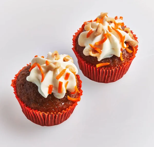 Two Frosted Carrot Cupcakes Red Liners White Background Tempting Ready — Stock Photo, Image