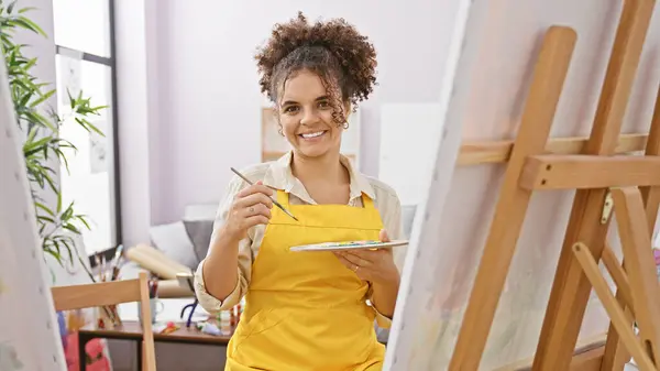 Smiling Young Hispanic Woman Curly Hair Paints Canvas Bright Art — Stock Photo, Image