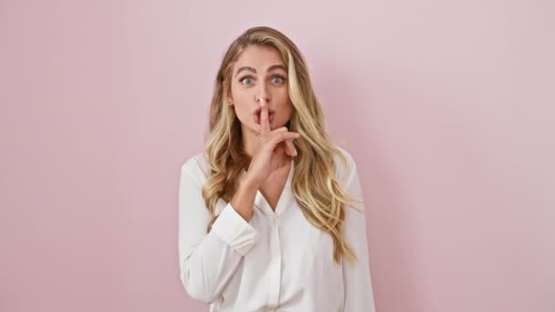 Niet Doen Blonde Schoonheid Overhemd Indrukwekkende Stilte Zelfverzekerd Gebaar Van — Stockvideo
