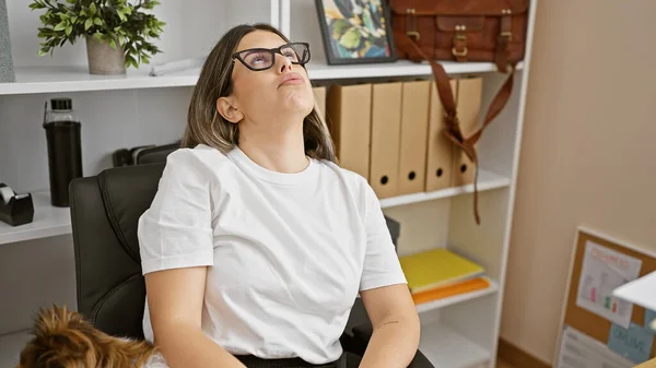 Stressed Young Hispanic Woman Office Leans Back Her Eyes Closed — Stock Photo, Image