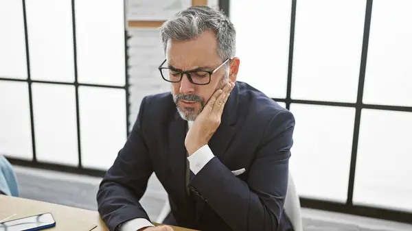 Young Attractive Grey Haired Hispanic Man Business Professional Suffering Teeth — Stock Photo, Image