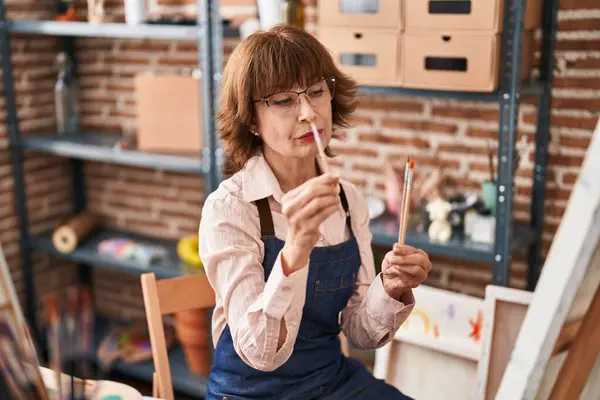 Middle Age Woman Artist Holding Paintbrushes Art Studio — Foto de Stock