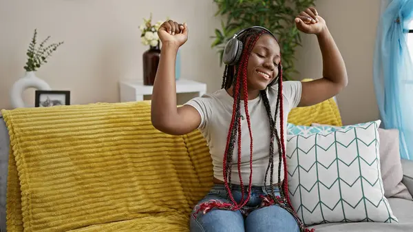Joyful African American Woman Beautiful Braids Dancing Her Sofa Home — Stock Photo, Image