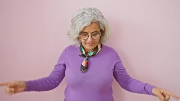 Surprised Grey Haired Middle Age Woman Wearing Glasses Standing Pink — Stock Video