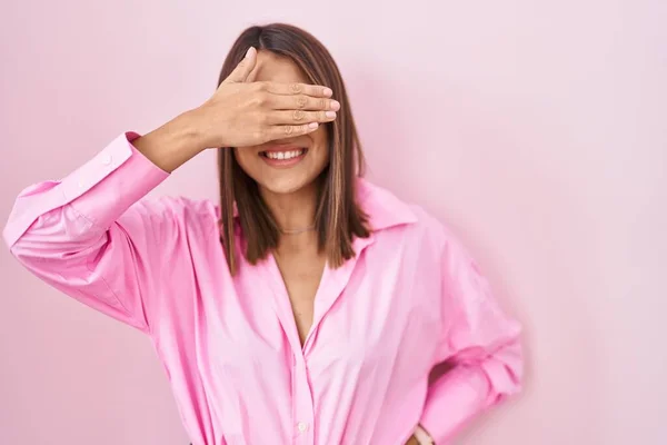 Young Hispanic Woman Wearing Glasses Standing Pink Background Smiling Laughing — Stock Photo, Image