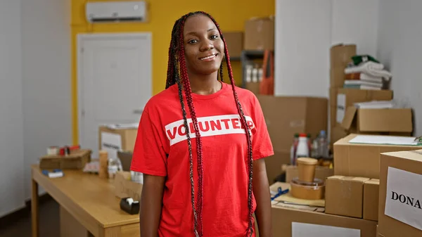 Smiling African American Woman Confidently Standing Volunteering Charity Center Epitome — Stock Photo, Image
