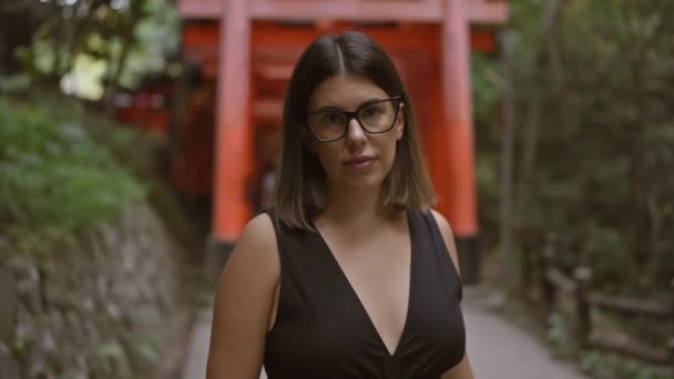 Beautiful Hispanic Woman Glasses Emotes Serious Expression While Standing Fushimi — Stock Video