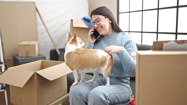Young Hispanic Woman Chihuahua Dog Speaking Phone New Home — Stock Video