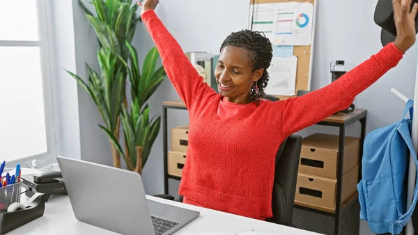 Joyful African American Woman Stretching Modern Office Setting Portraying Workplace — Stock Photo, Image