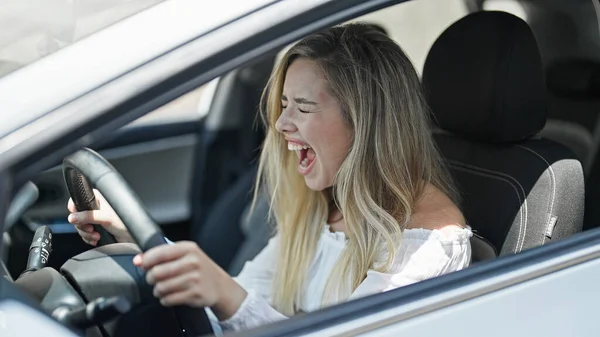 Young Blonde Woman Stressed Driving Car Street — Stock Photo, Image