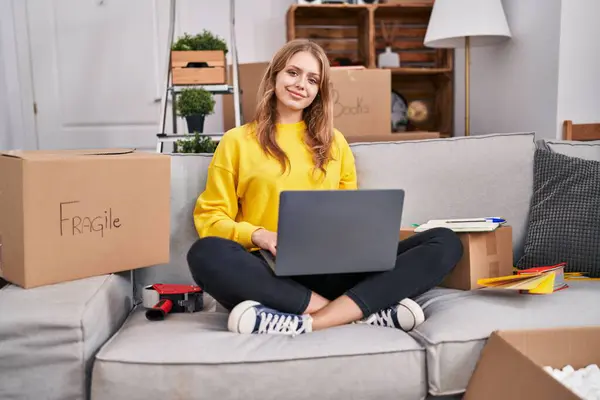 Young Blonde Woman Smiling Confident Using Laptop New Home — Foto de Stock