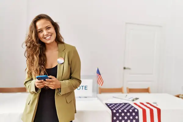 Young Beautiful Hispanic Woman Electoral Table President Using Smartphone Electoral — Stock Photo, Image
