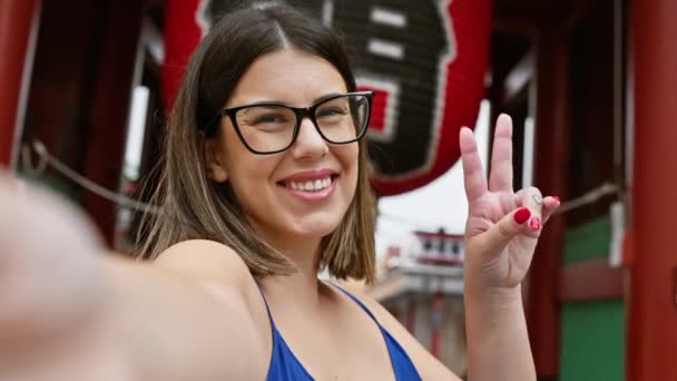 Happy Hispanic Girl Adorned Glasses Seizing Beauty Senso Japanese Heart — Stock Video