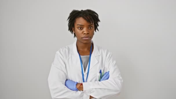 Nervous Skeptic Young Black Woman Labcoat Dreadlocks Frowning Upset Problem — Stock Video