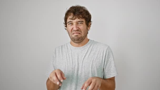 Ängstlicher Junger Mann Shirt Zeigt Abneigung Mit Angewiderten Händen Unzufrieden — Stockvideo