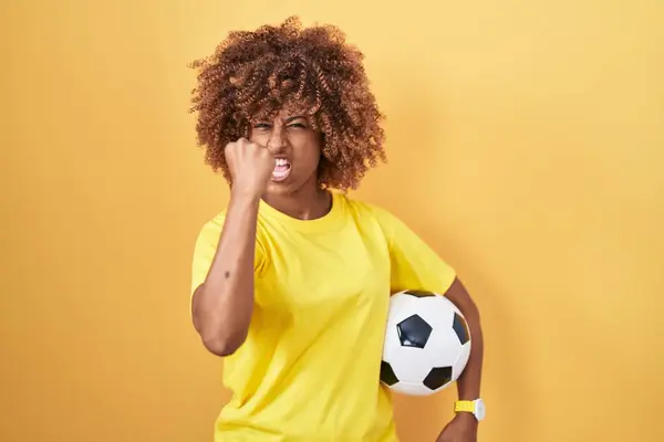 Young Hispanic Woman Curly Hair Holding Football Ball Annoyed Frustrated — Stock Photo, Image