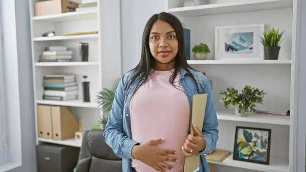 Confident Young Hispanic Pregnant Businesswoman Tenderly Massaging Her Belly While — Stock Photo, Image