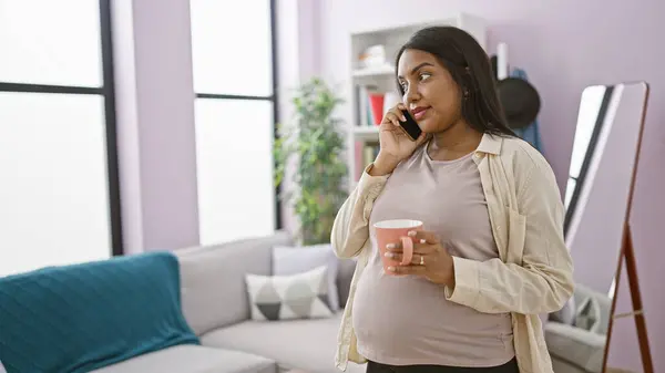 Young Pregnant Woman Talking Smartphone Drinking Coffee Home — Stock Photo, Image