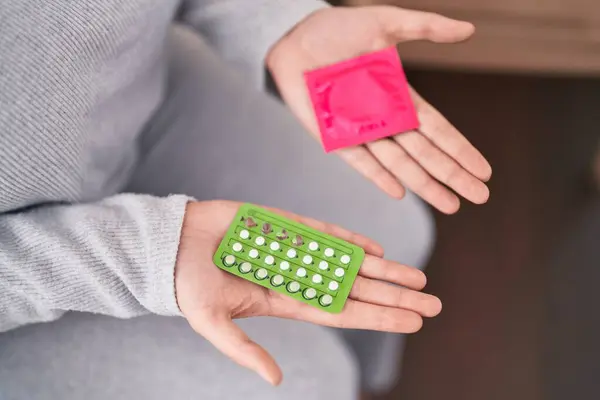 Young Beautiful Size Woman Holding Birth Control Pills Condom Home — Stock Photo, Image