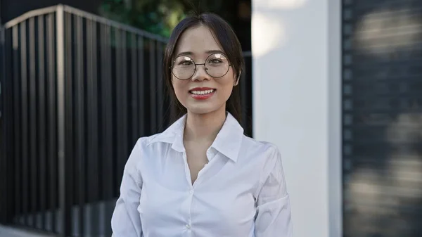Smiling Asian Woman Glasses White Shirt Stands Urban Street Background — Stock Photo, Image