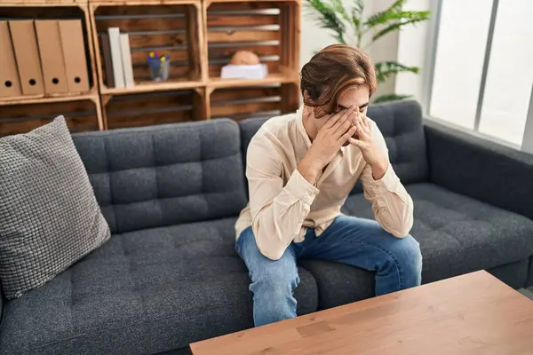 Young Caucasian Man Patient Stressed Sitting Sofa Psychology Clinic — Stockfoto