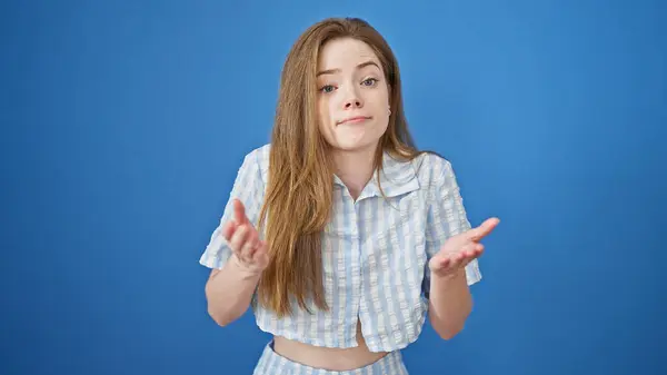 Young Blonde Woman Standing Clueless Isolated Blue Background — Stock Photo, Image