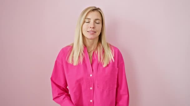 Blonde Young Woman Joyfully Hugs Herself Isolated Pink Background Smiling — Stock Video