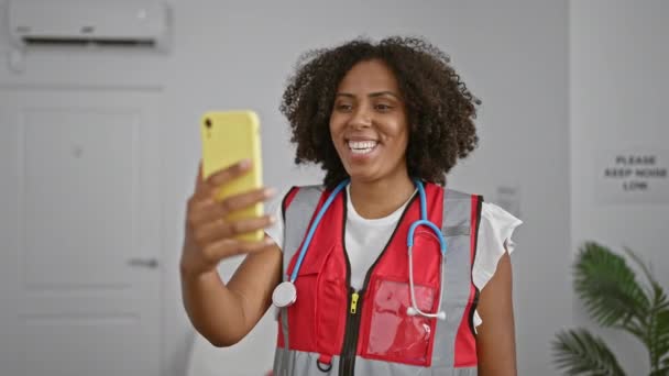 African American Woman Nurse Video Calling Clinic — Stock Video