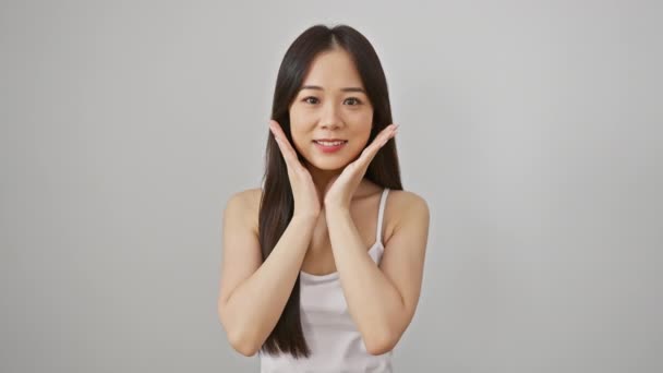 Una Joven Mujer Asiática Alegre Una Camiseta Blanca Posa Con — Vídeos de Stock