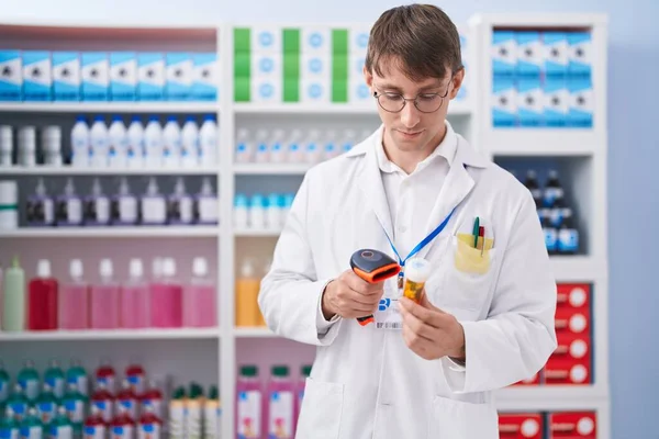 Young Caucasian Man Pharmacist Scanning Pills Bottle Pharmacy — Stock Photo, Image