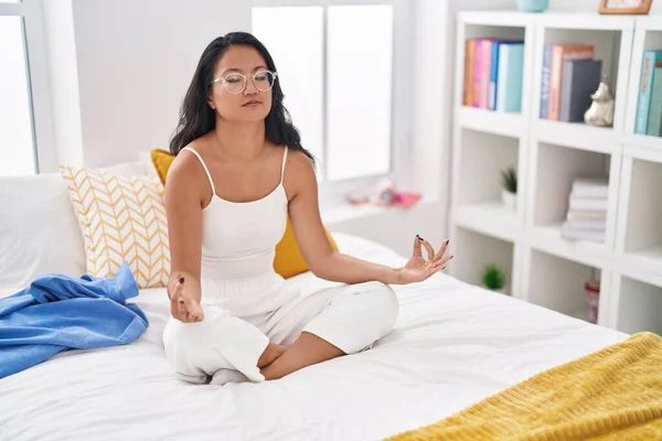 Young Chinese Woman Doing Yoga Exercise Sitting Bed Bedroom — Stockfoto