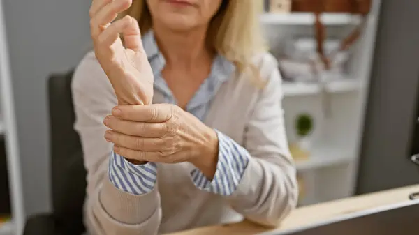 Blonde Woman Office Suffering Wrist Pain — Stock Photo, Image