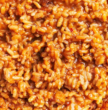 Lezzetli jambalaya karides, pirinç ve creole baharatlarıyla yakın plan, tipik Louisiana mutfağı..