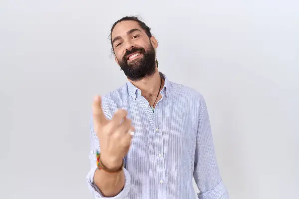 Spaanse Man Met Baard Casual Shirt Wenkend Kom Hier Gebaar — Stockfoto