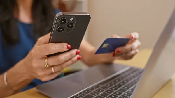 Businesswoman Makes Secure Online Payment Her Credit Card Smartphone Her — Stock Photo, Image