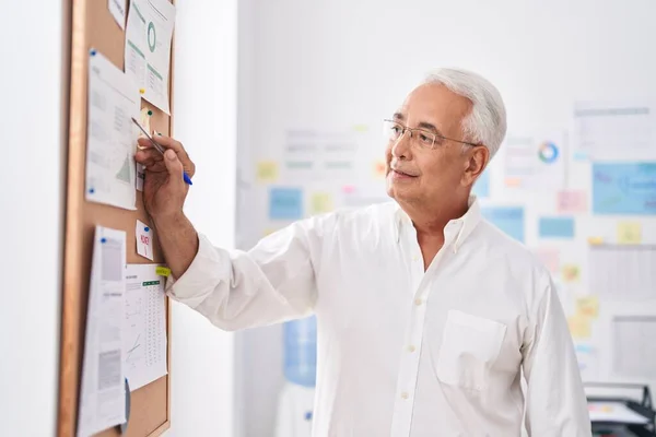 Middle Age Grey Haired Man Business Worker Writing Cork Board — Stock Photo, Image