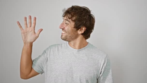 Tillfällig Man Höjer Handen Snabbt Blinkande Räkna Till Fem Med — Stockvideo