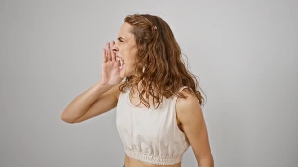Розлючена Молода Жінка Рука Роті Кричить Голосно Люті Відкритий Вираз — стокове відео