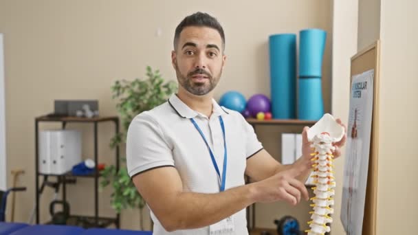 Hispanic Man Clinic Explaining Spine Anatomy Model Educational Purposes — Stock Video