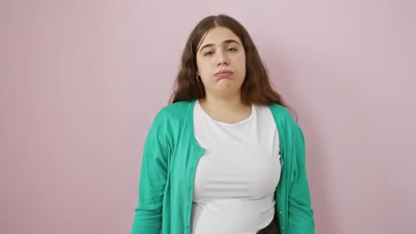 Fatigué Jeune Femme Hispanique Avec Les Yeux Paresseux Gueule Bois — Video