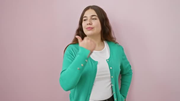 Cheerful Young Hispanic Woman Charming Pose Thumb Pointing Smiles Big — Stock Video